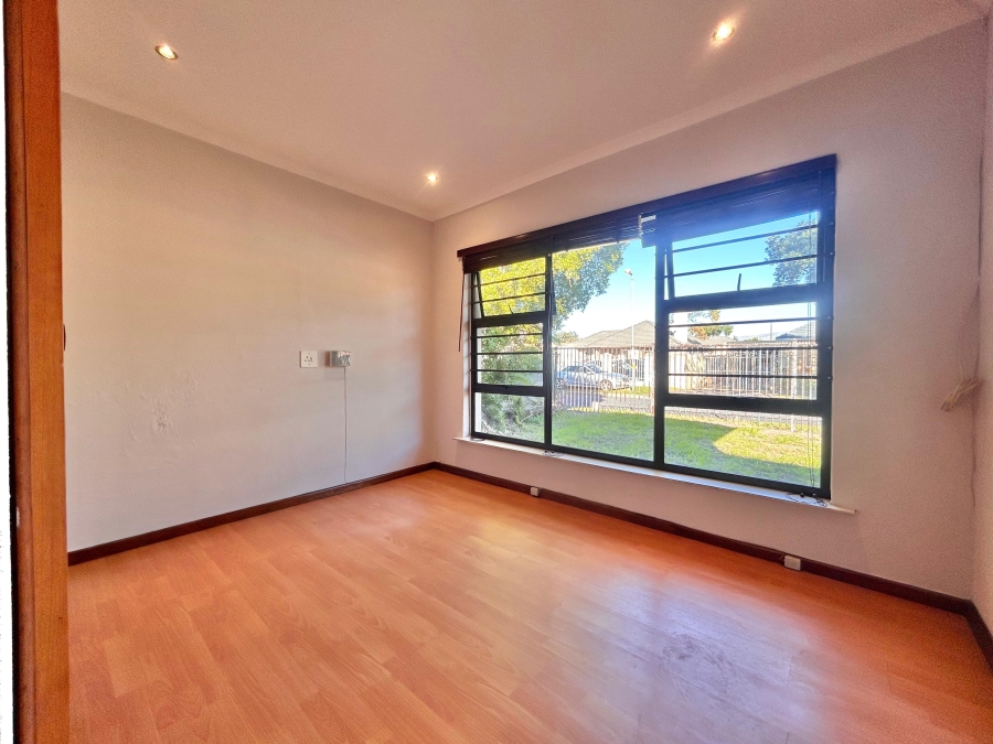 To Let 3 Bedroom Property for Rent in Ottery Western Cape